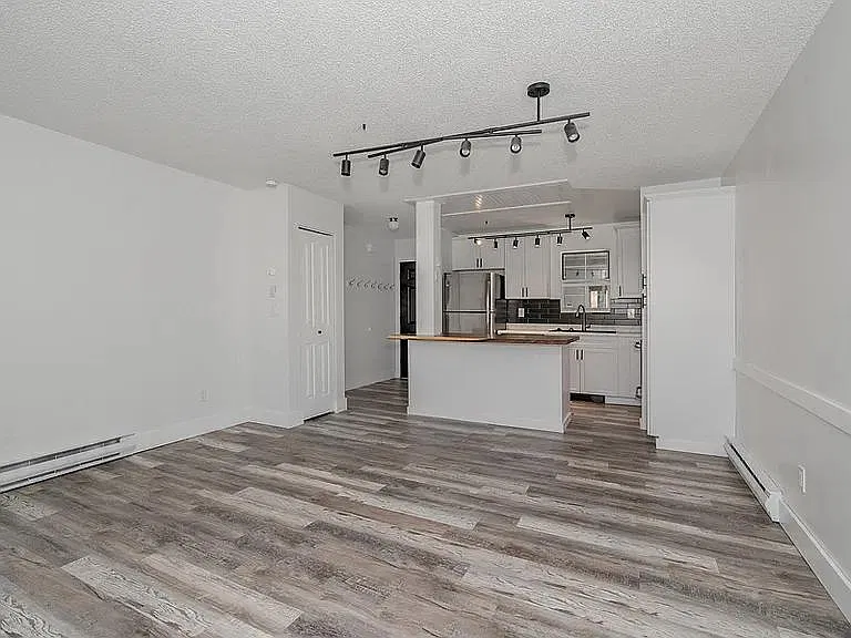 720 City Park Ave — Photo 2