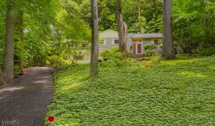 1st image of 52 Plymouth Dr