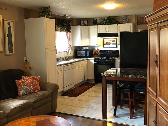 3rd image of 2805 Radcliffe Dr