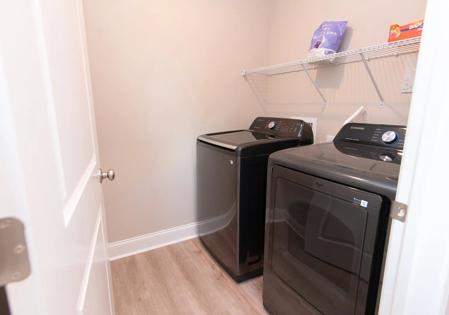 6 bed, 2808 sqft, $5,200 — Photo 2