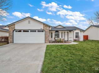 912 W Oakmont Ave, Nampa, ID 83686