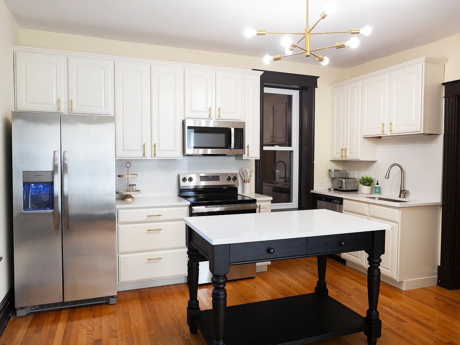 2 bed, 1250 sqft, $2,400 — Photo 3