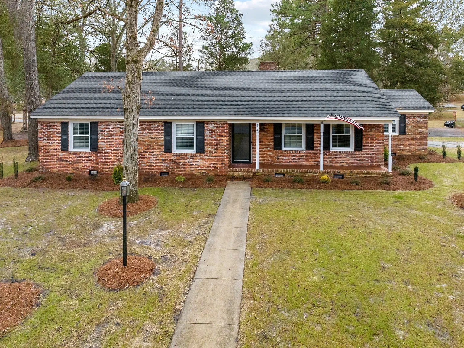 4 bed, 2724 sqft, $3,000 — Photo 3