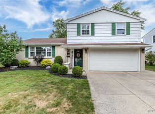 158 Old Farm Cir, Williamsville, NY