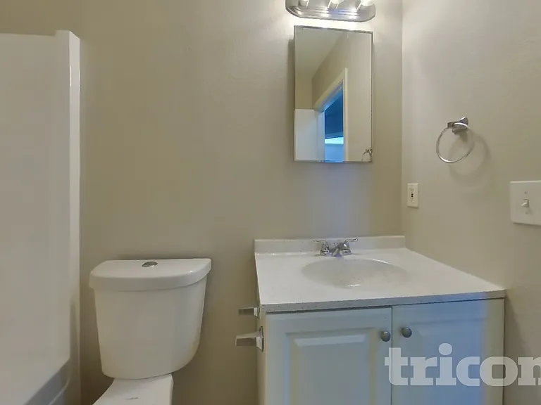 11514 W Wethersfield Rd — Photo 16