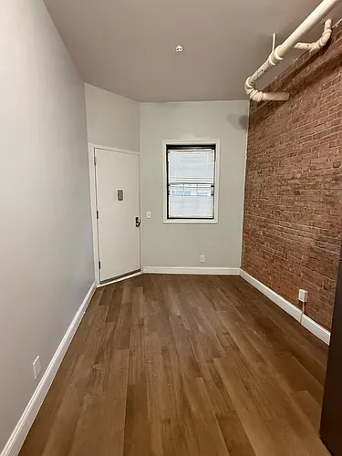 69 N Broadway Photo 1