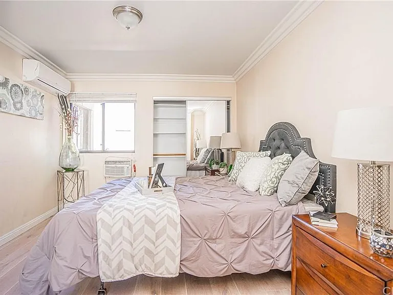 435 S Virgil Ave #320 — Photo 9