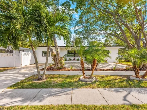 1600 Connecticut Ave NE, Saint Petersburg, FL 33703