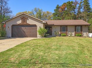 47 Six Mile Rd NE, Comstock Park, MI 49321