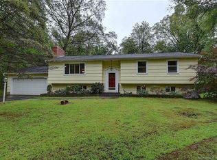 6 Woodhaven Dr, Portland, CT 06480