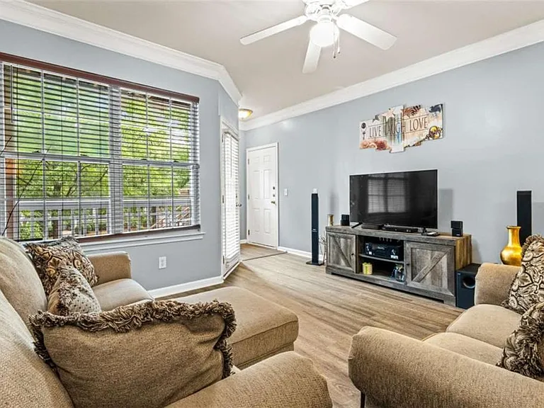 1752 Pryor Rd SW #309 — Photo 5