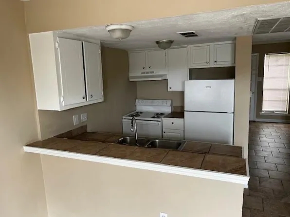 111 Cedar Ln, Jackson, MS 39212