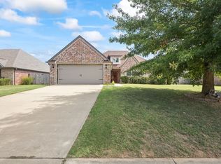 3905 N 3rd St, Rogers, AR 72756