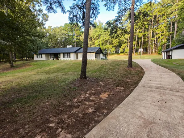 316 Woodland Lake Dr, Atlanta, TX 75551