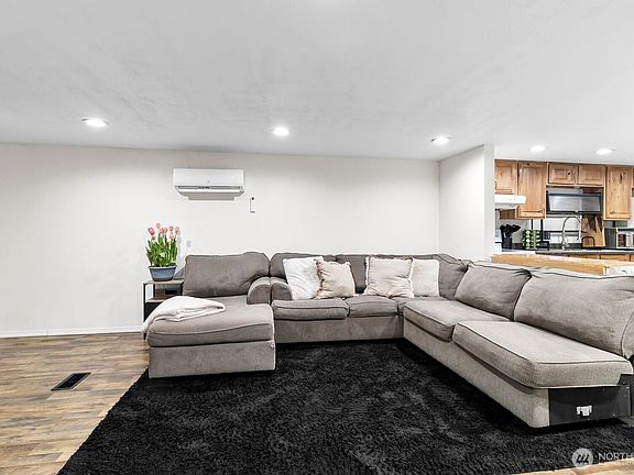 4th image of 4621 East Street #10B
