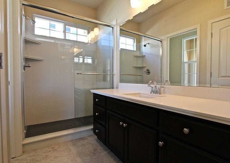 Spacious Bathroom