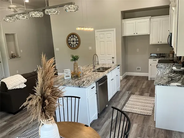 1406 Live Oak St, Sulphur Springs, TX 75482