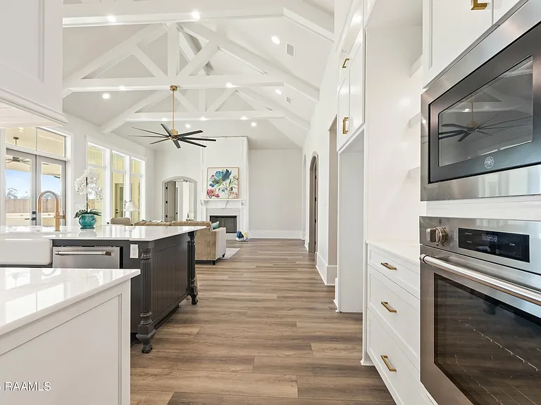 109 Trailing Oaks Dr — Photo 16