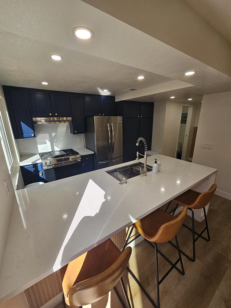Building Photo - 110 E Via Escuela #C