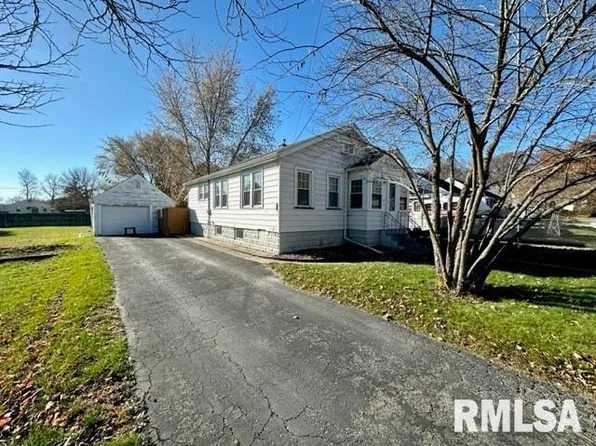 127 5th St, Carbon Cliff, IL 61239