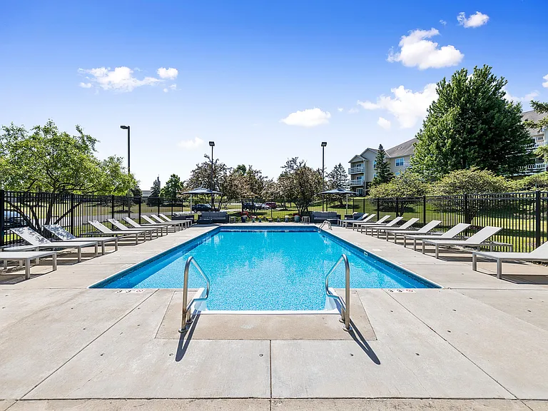 Riverwood Apartments Sparkling Outdoor Pool