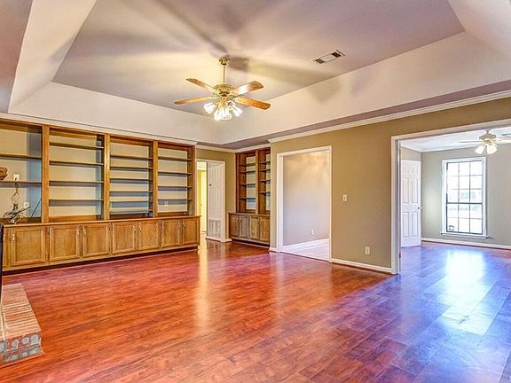 5th image of 118 Wood Vale Dr