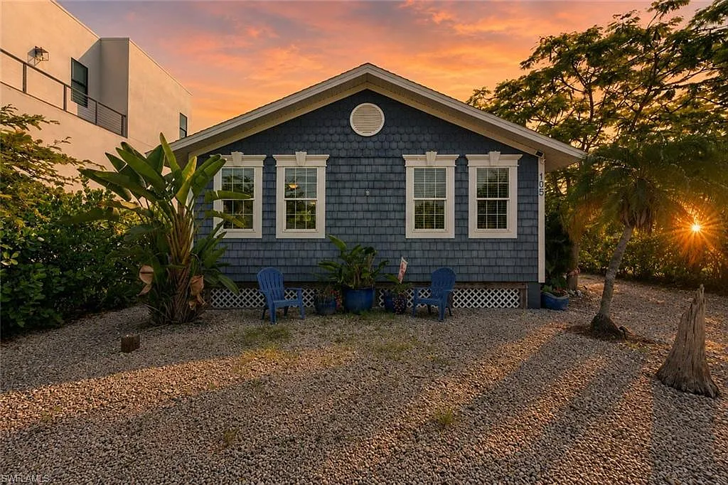 2 bed, 1.0 bath, 936 sqft, $2,700 — Photo 1