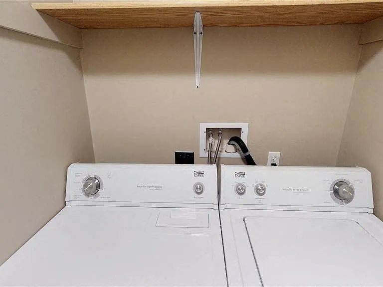 Oakmont Estates — Photo 15