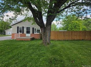 16697 Helen St, Southgate, MI 48195