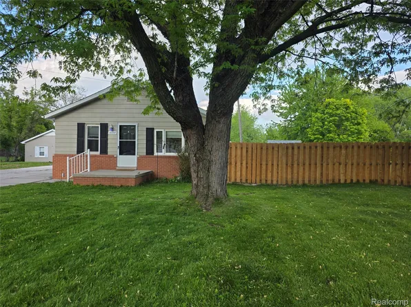 16697 Helen St, Southgate, MI 48195