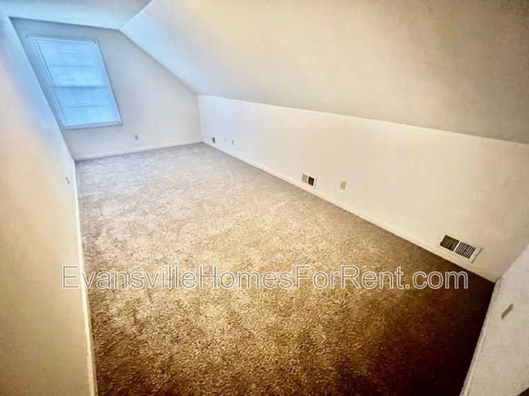 27 W Franklin St — Photo 12