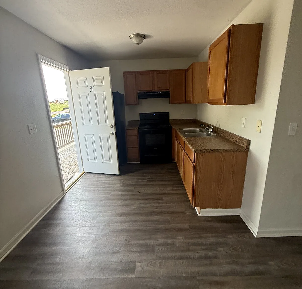 2 bed, 1.0 bath, $895 — Photo 1
