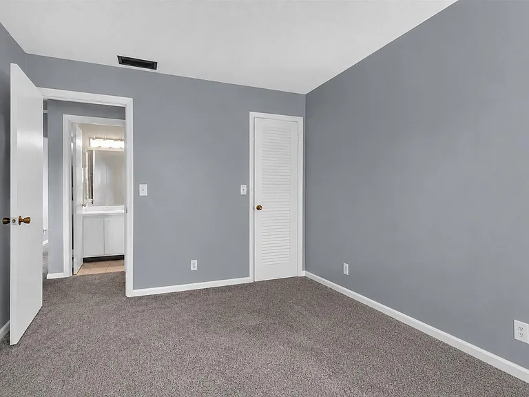 10000 Meridian Way N #15 — Photo 9