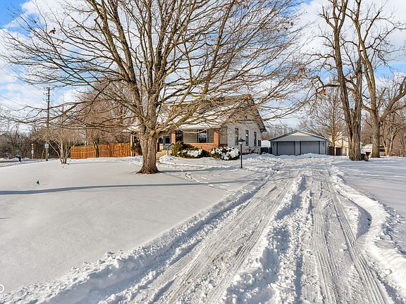 2nd image of 6530 Shelbyville Rd