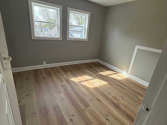 4th image of 1317 N Dearborn St