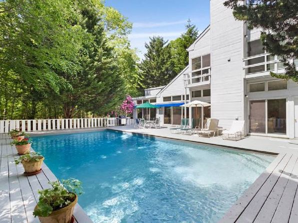 44 Longwoods Ln