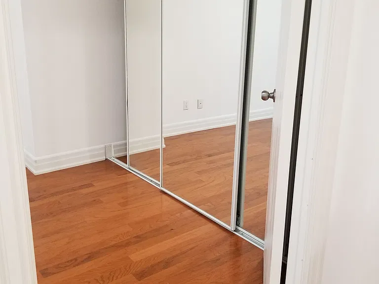8 Scollard St #402 — Photo 6