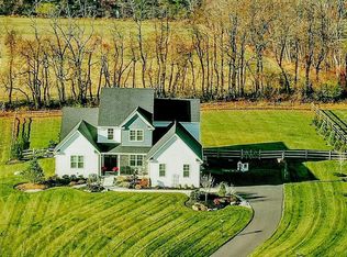 2640 Long Ridge Dr, Hellertown, PA 18055
