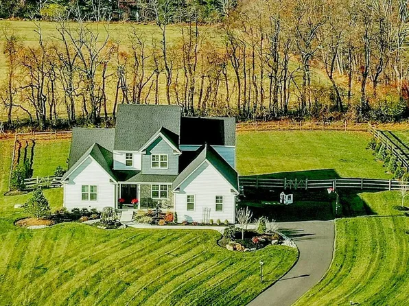 2640 Long Ridge Dr, Hellertown, PA 18055