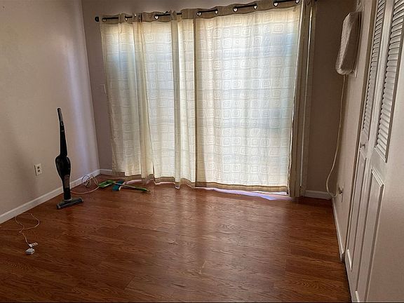 3rd image of 38 Edward Ct Floor 1