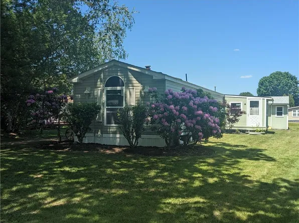 2 Kelly Ln, Coventry, RI 02816