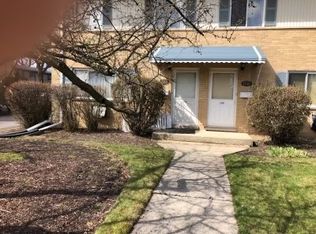 1748 Greenwood Rd, Glenview, IL 60026