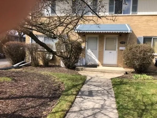 1748 Greenwood Rd, Glenview, IL 60026