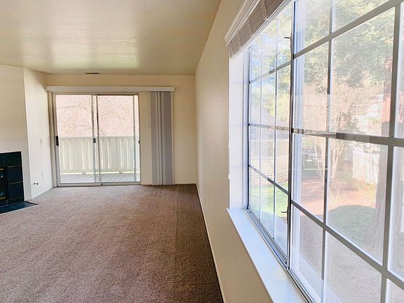 5th image of 142 Tuscany Pl