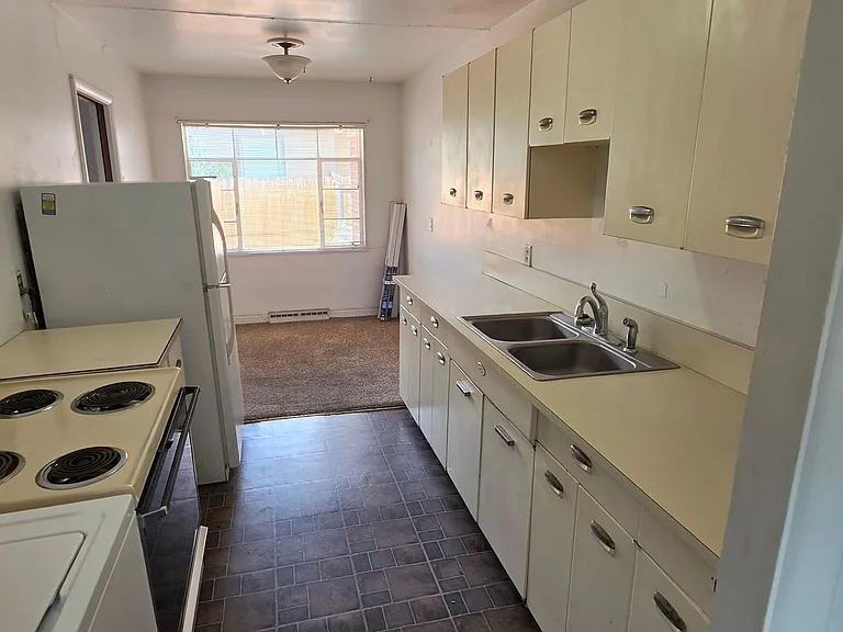 2524 N Elizabeth St — Photo 6