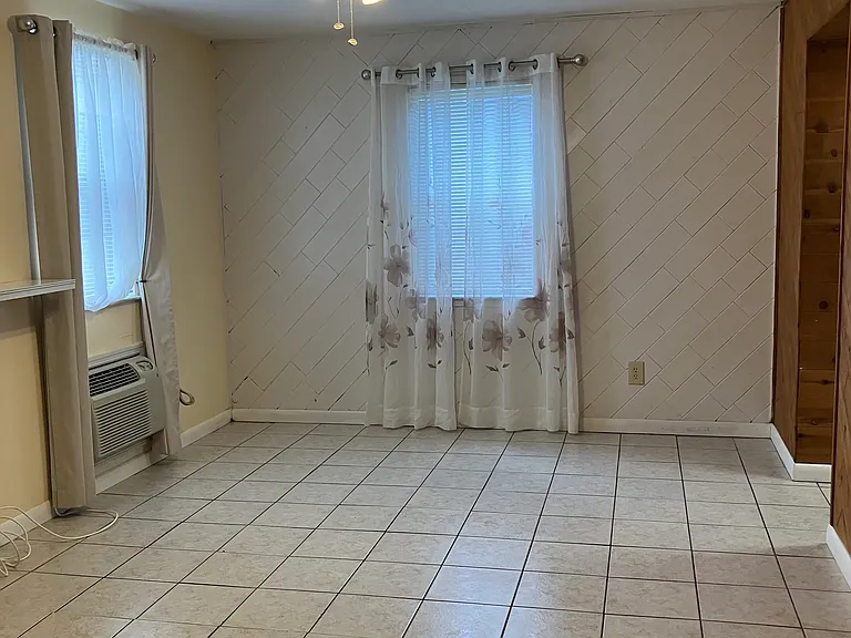 406 N Church St #C — Photo 8