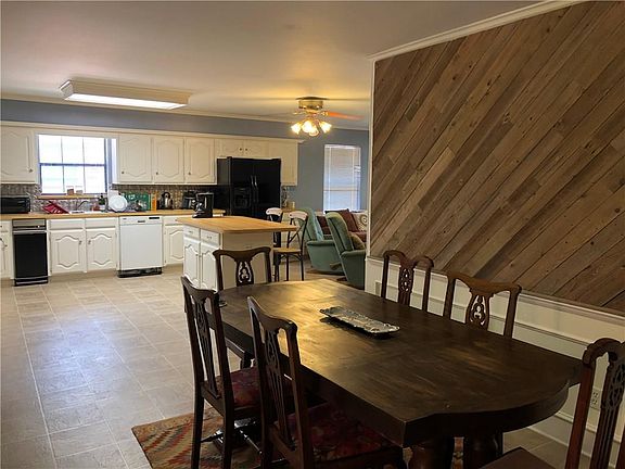 4th image of 9104 Sorrento St