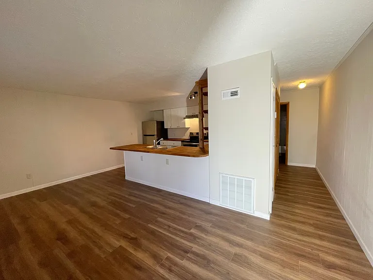 400 Cranbrook Ave SE #13 — Photo 3
