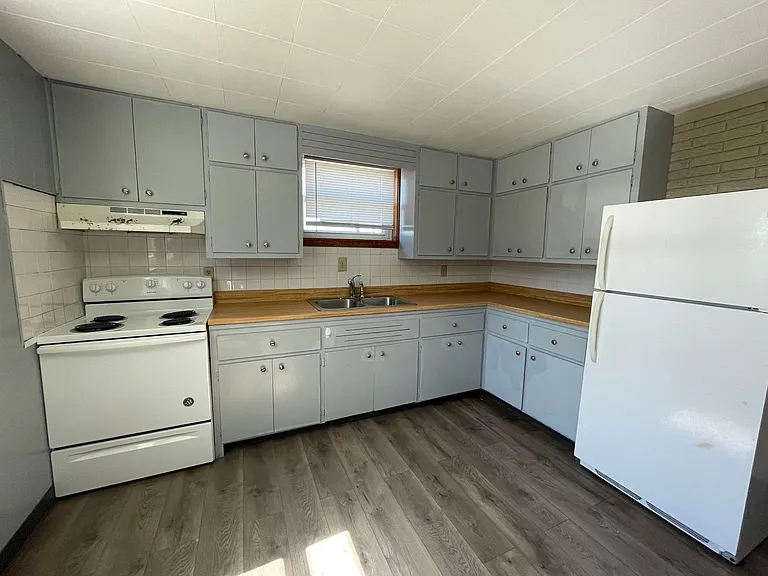401-403 W Center St — Photo 1