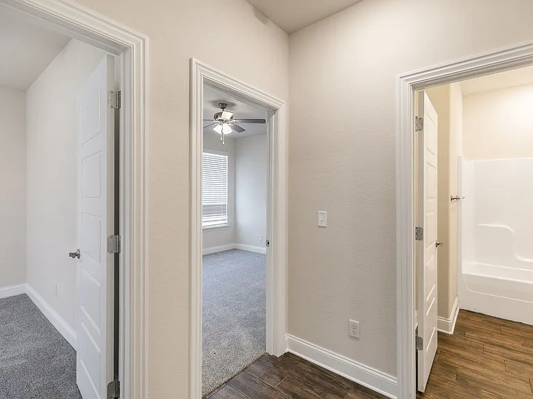 411 Linda Ln — Photo 12